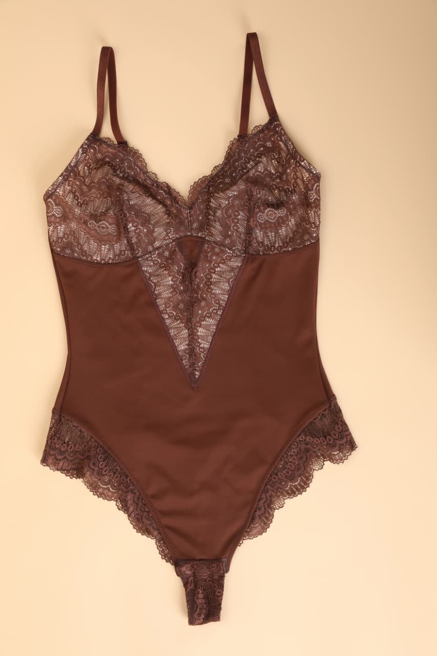 Sculpting Lace Shapewear Bodysuit